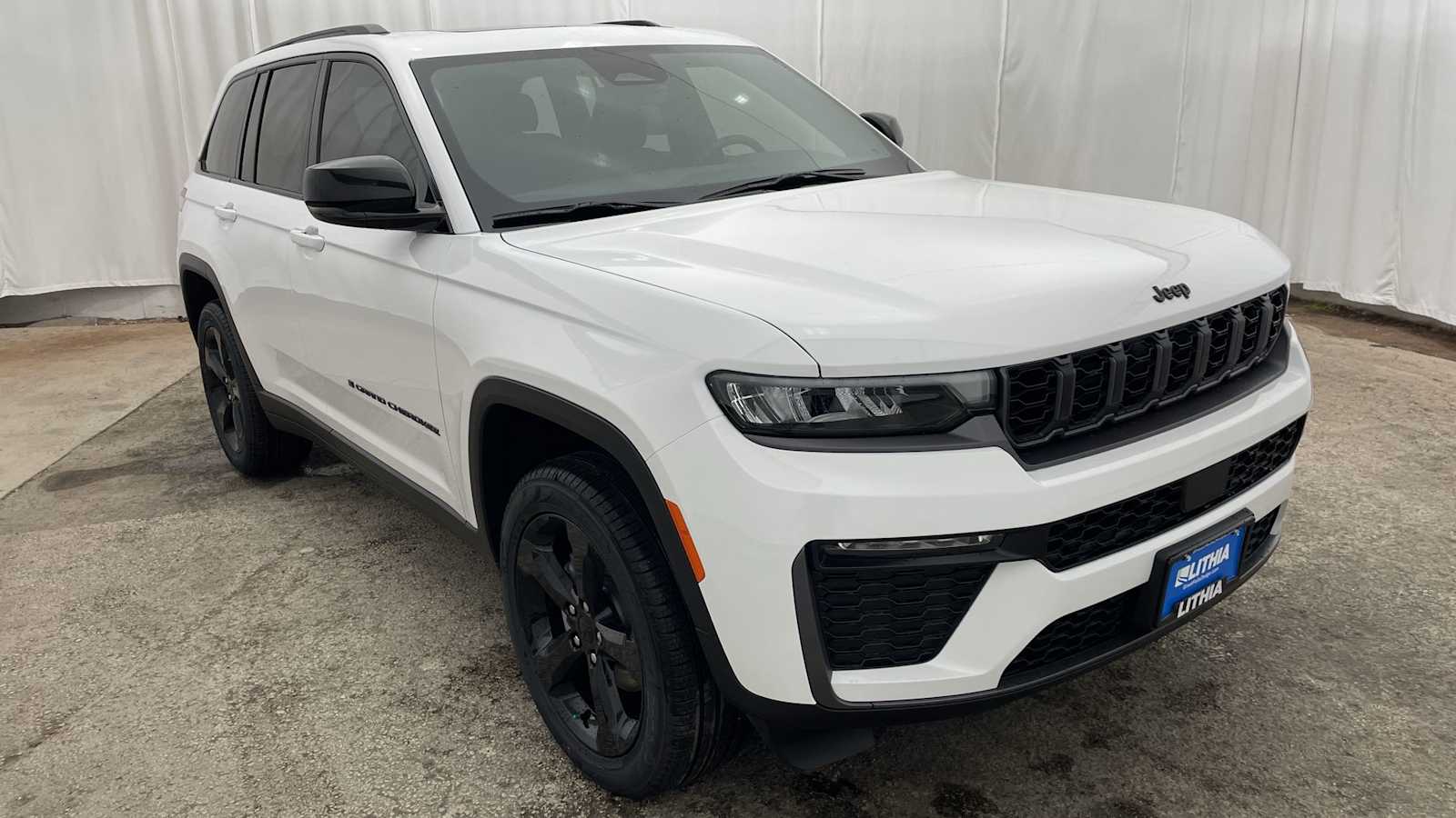 Thumbnail: 2026 Jeep Grand Cherokee - 38