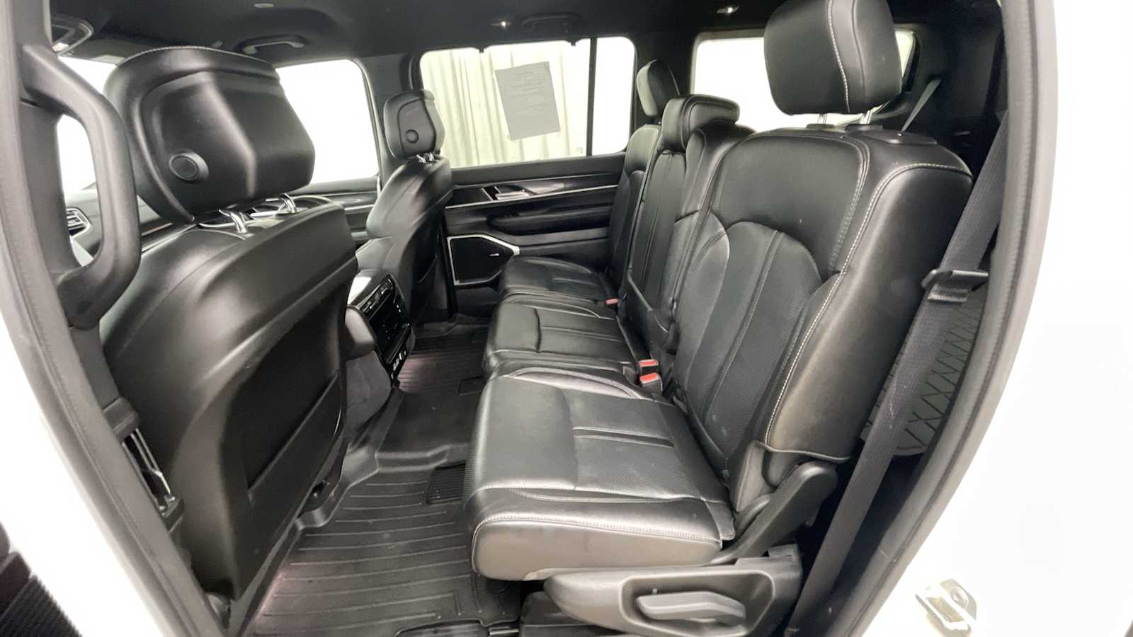 Thumbnail: 2023 Jeep Wagoneer - 9