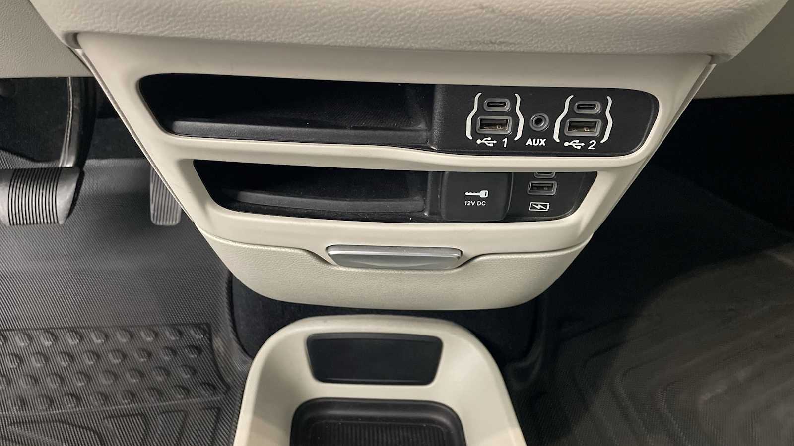 Thumbnail: 2022 Chrysler Pacifica - 19