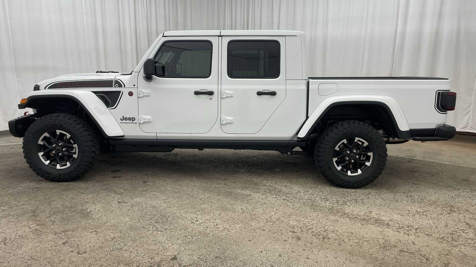 Thumbnail: 2026 Jeep Gladiator - 33