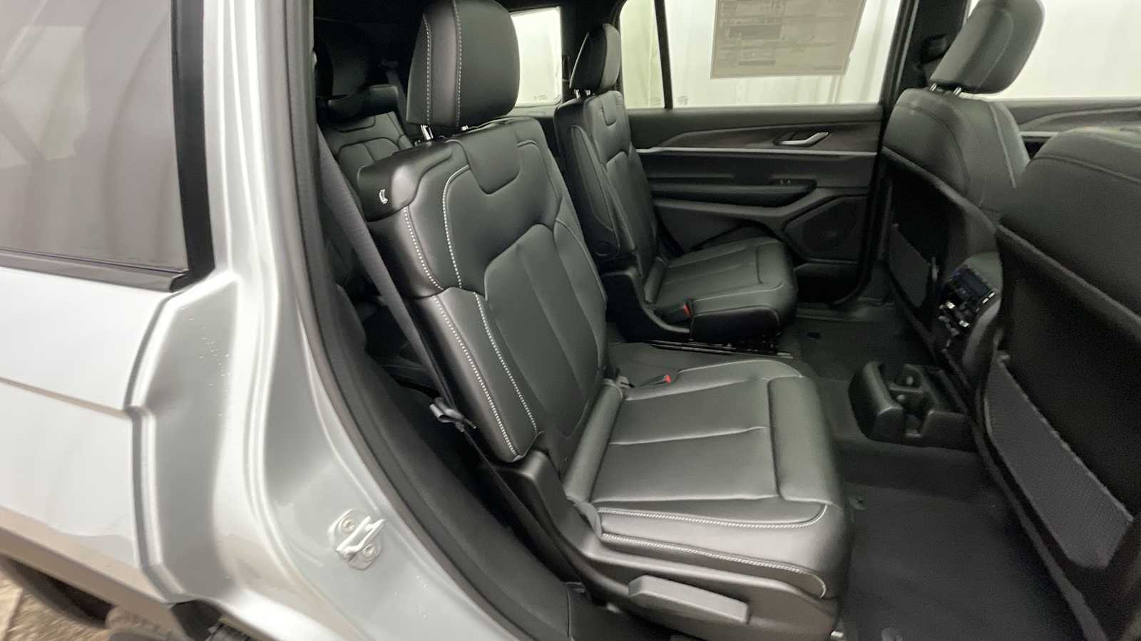 Thumbnail: 2025 Jeep Grand Cherokee - 11