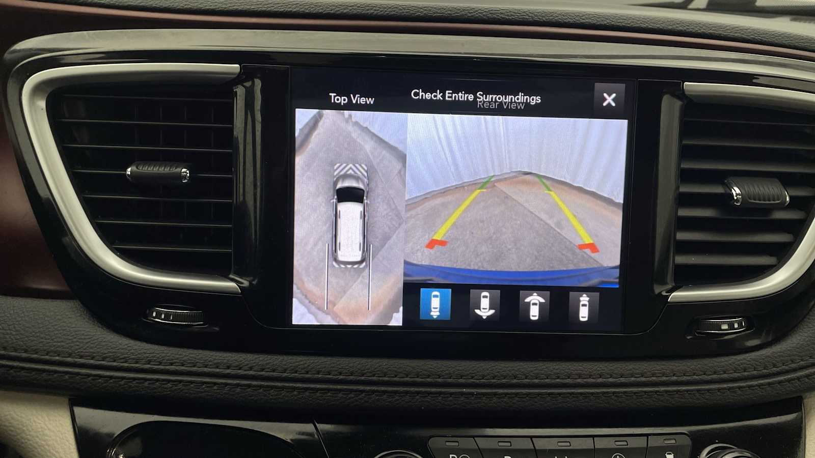 Thumbnail: 2020 Chrysler Pacifica - 5