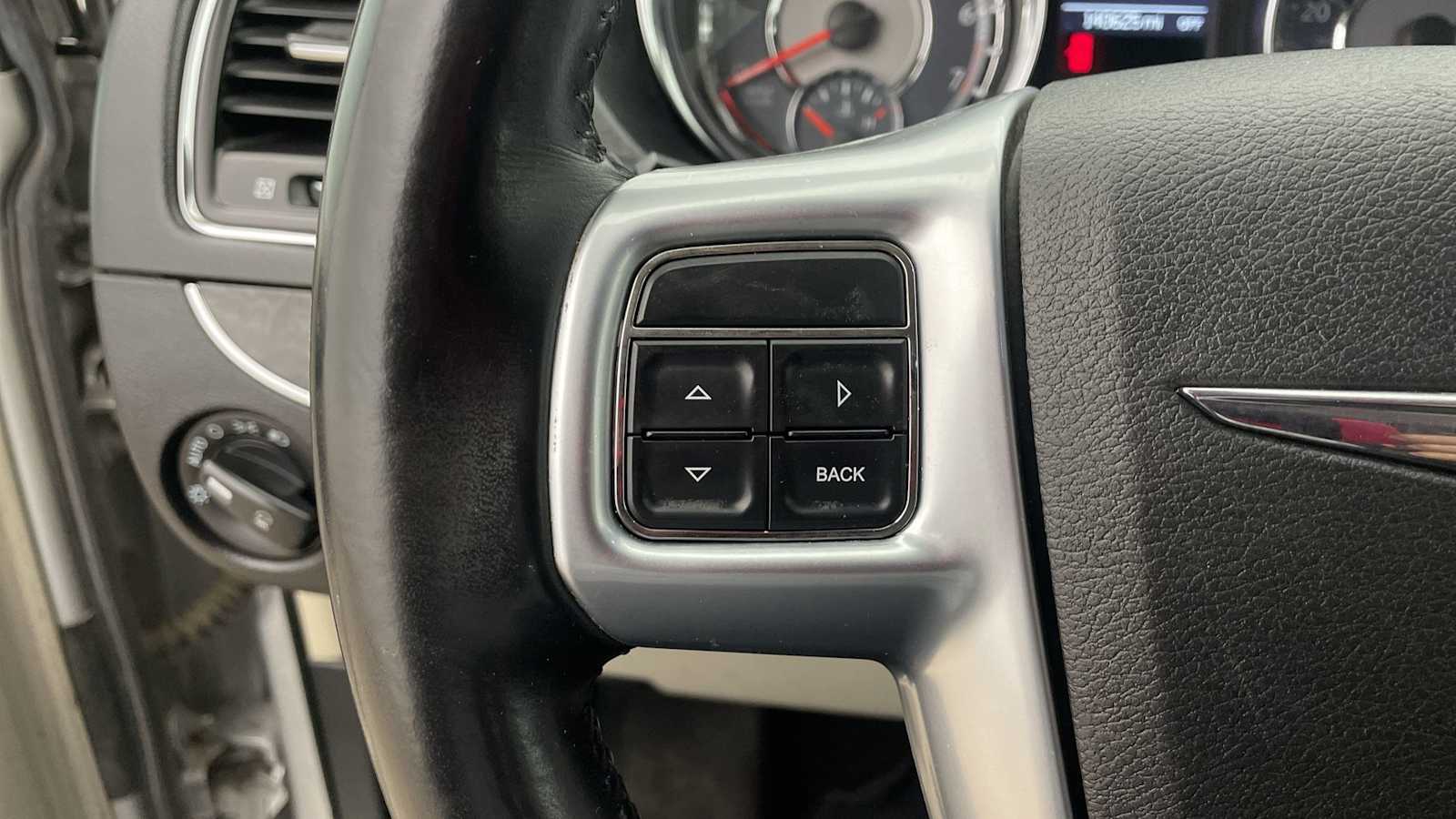 Thumbnail: 2011 Chrysler Town & Country - 13