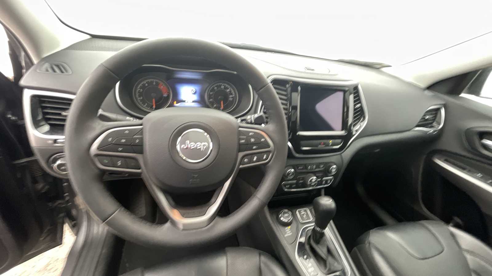 Thumbnail: 2022 Jeep Cherokee - 3