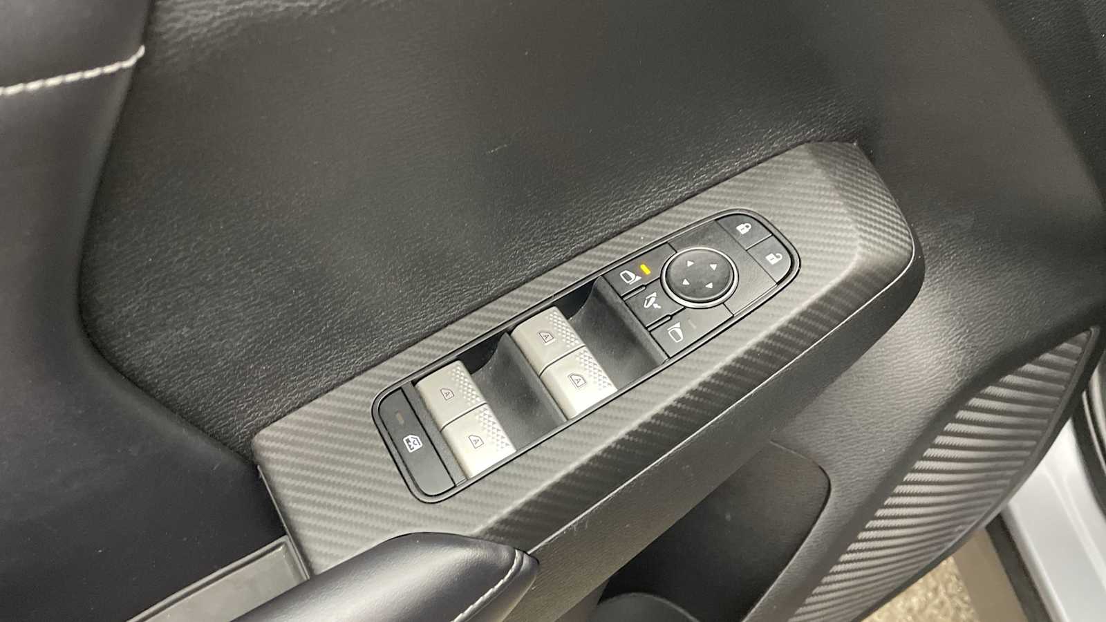 Thumbnail: 2023 Mitsubishi Outlander - 7