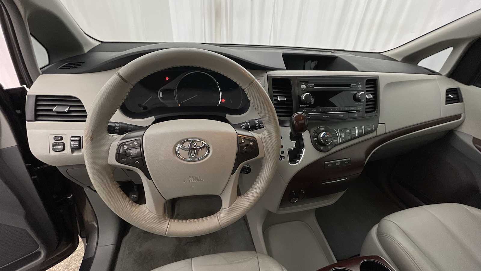 Thumbnail: 2013 Toyota Sienna - 3