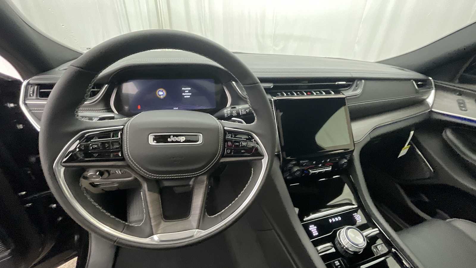 Thumbnail: 2025 Jeep Grand Cherokee - 3