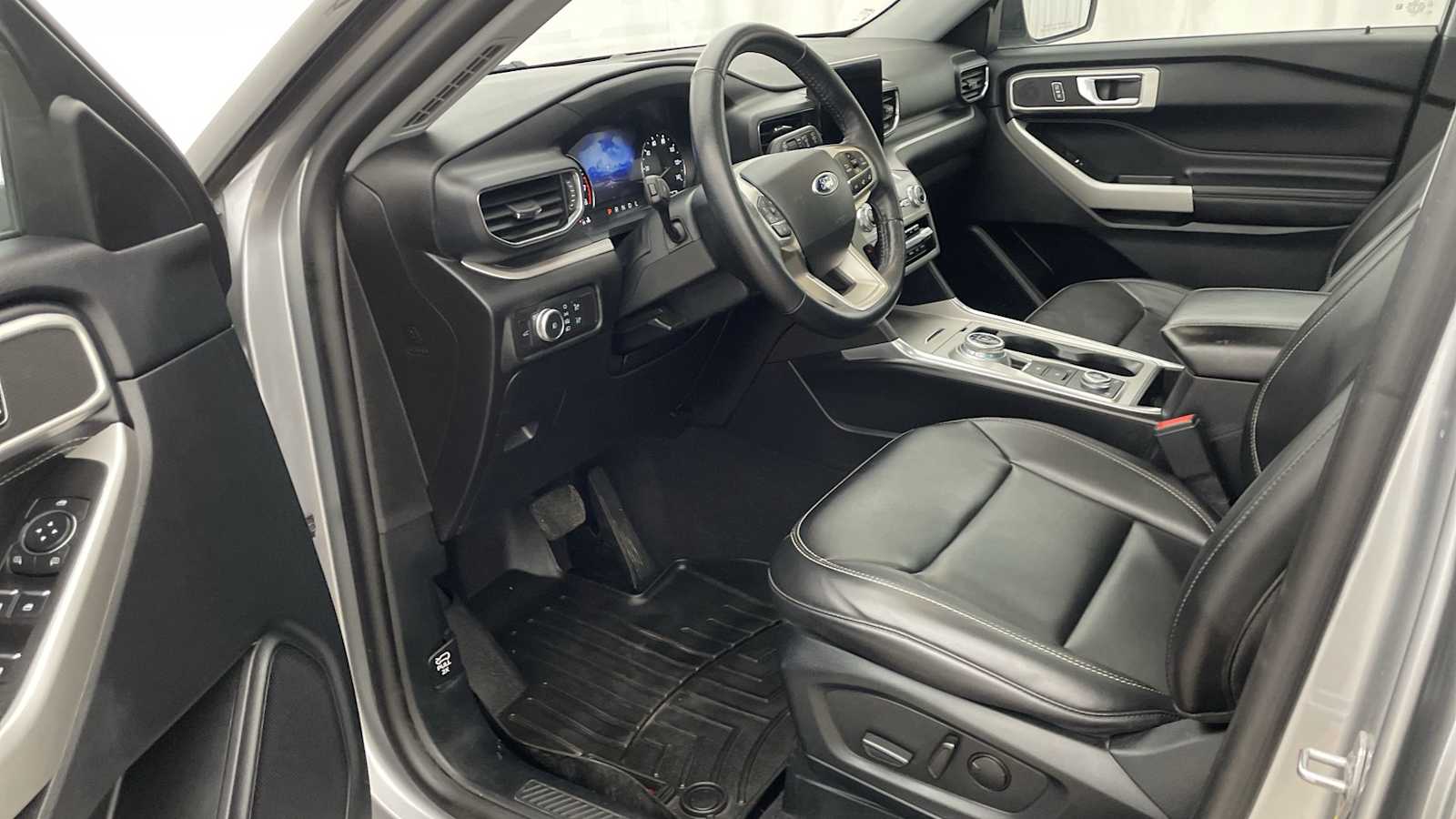 Thumbnail: 2022 Ford Explorer - 2