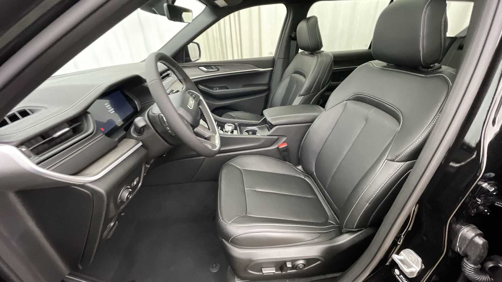 Thumbnail: 2026 Jeep Grand Cherokee L - 6
