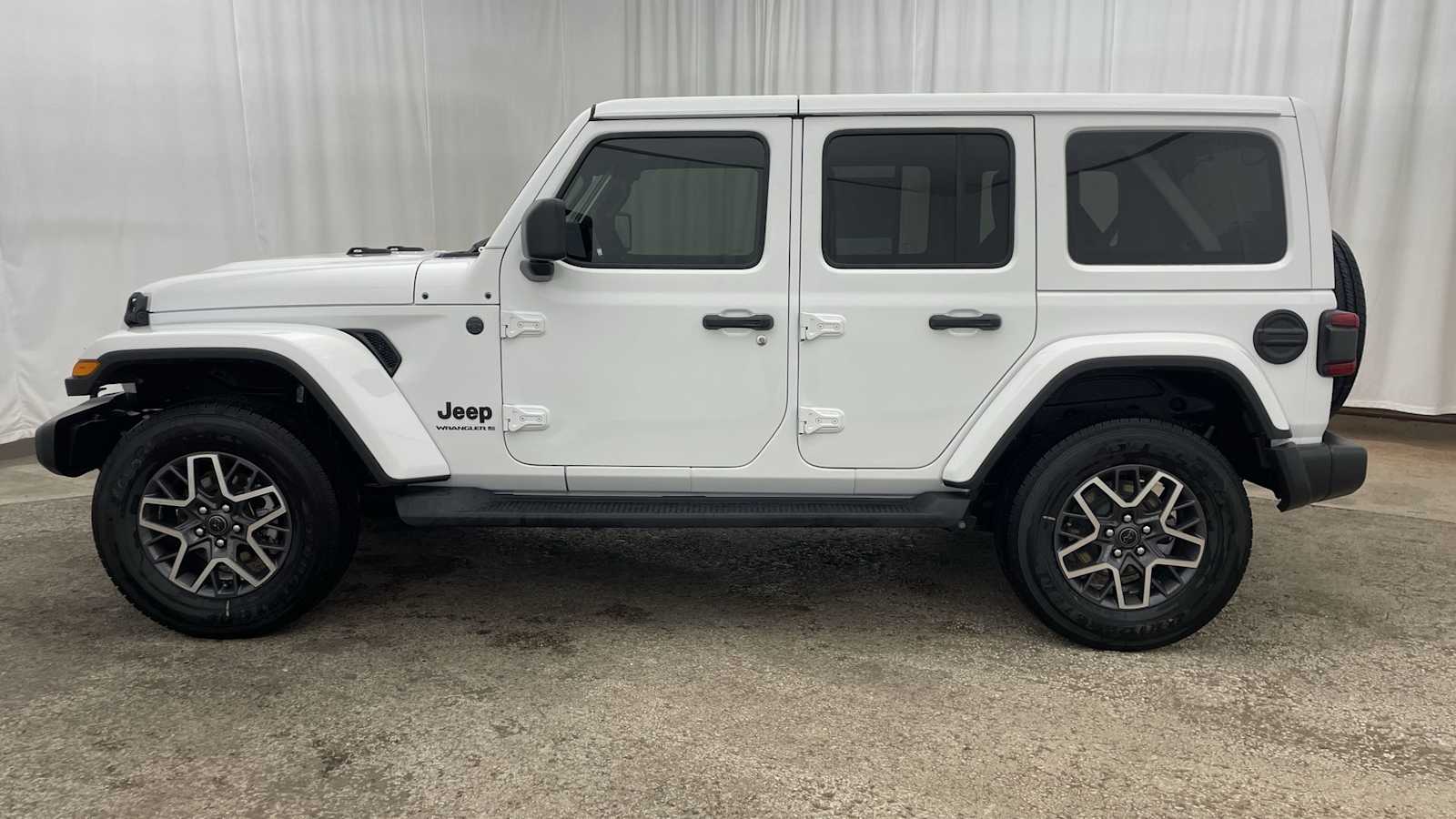 Thumbnail: 2026 Jeep Wrangler - 34