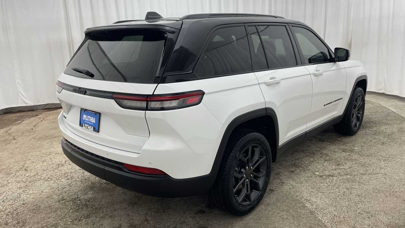 Thumbnail: 2025 Jeep Grand Cherokee - 36