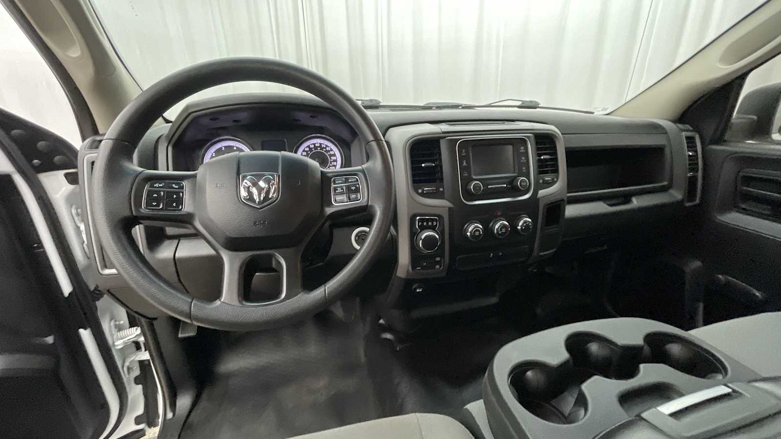 Thumbnail: 2021 RAM 1500 Classic - 3
