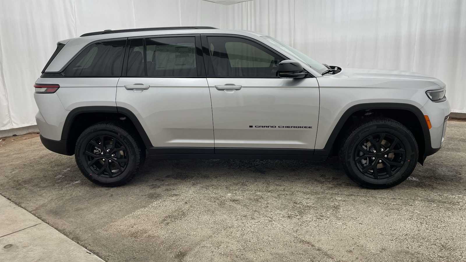 Thumbnail: 2026 Jeep Grand Cherokee - 36