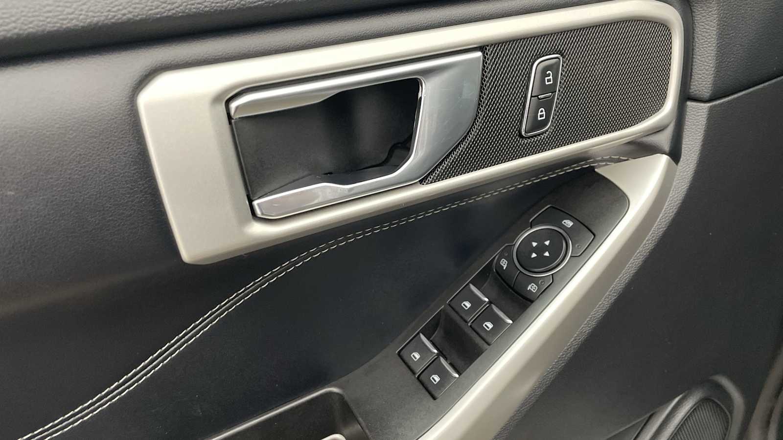 Thumbnail: 2022 Ford Explorer - 7