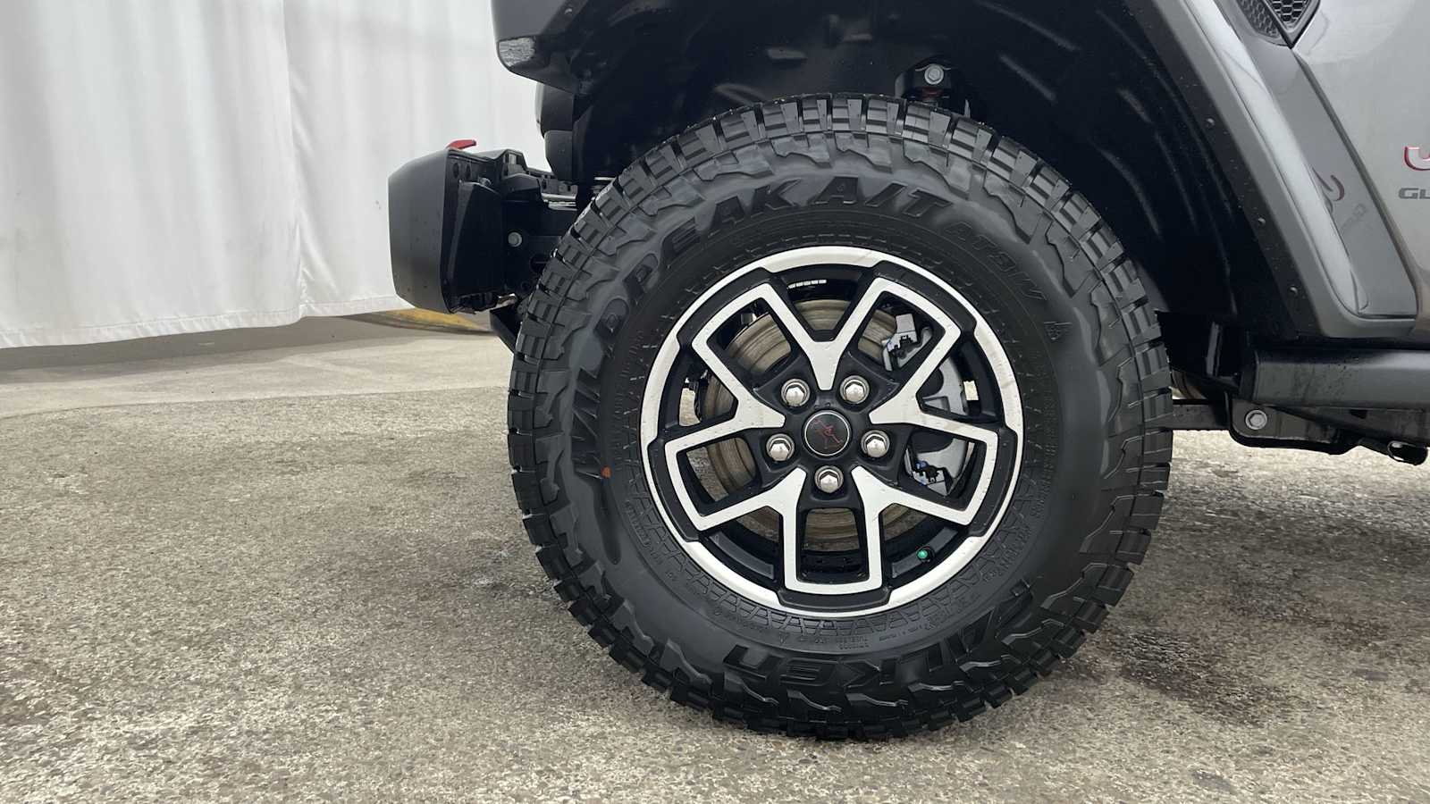 Thumbnail: 2025 Jeep Gladiator - 42