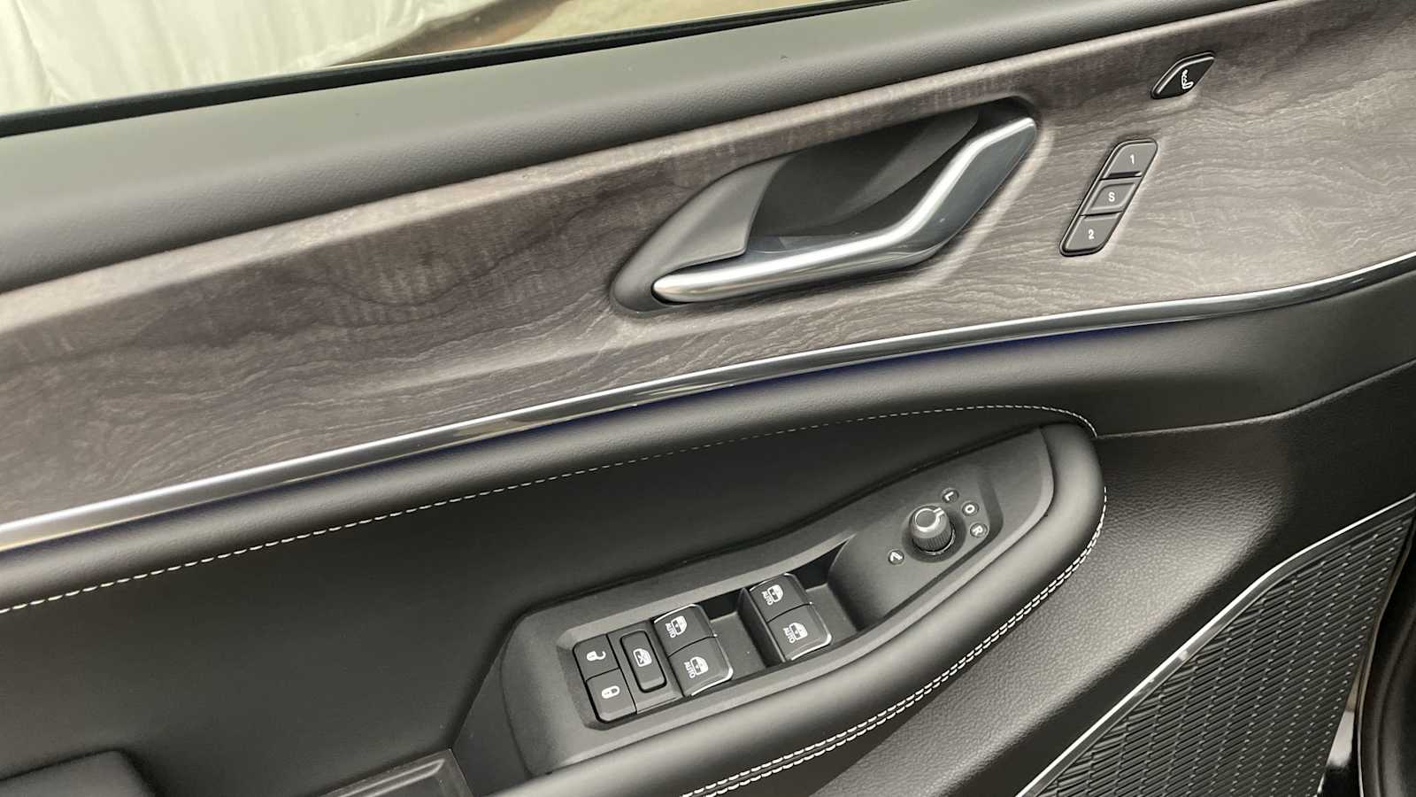 Thumbnail: 2025 Jeep Grand Cherokee - 7