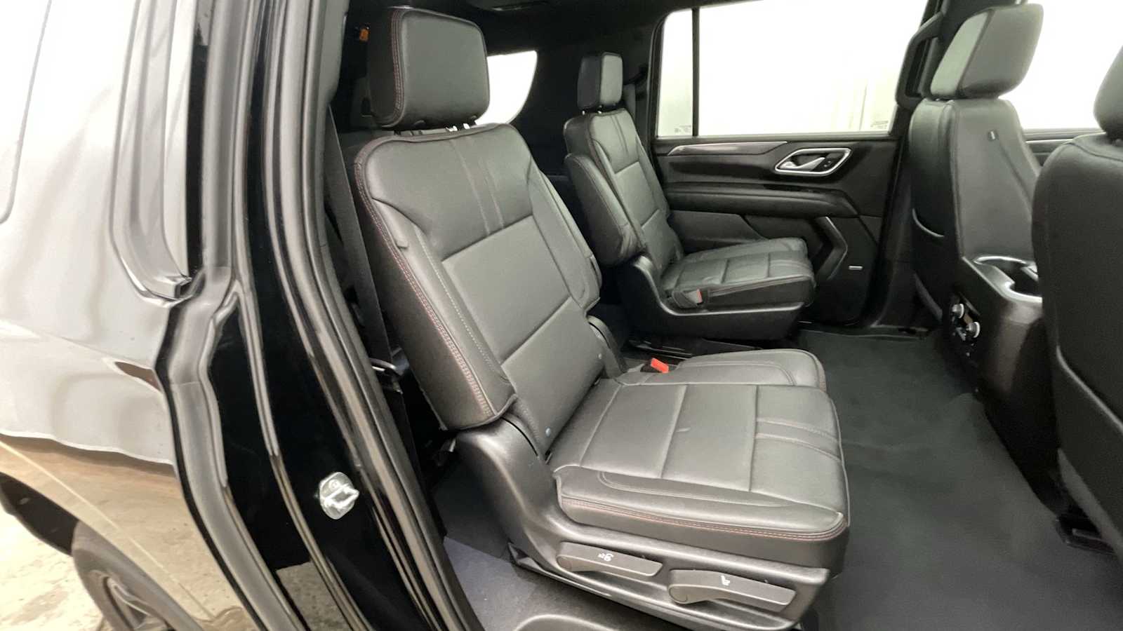 Thumbnail: 2022 Chevrolet Suburban - 11