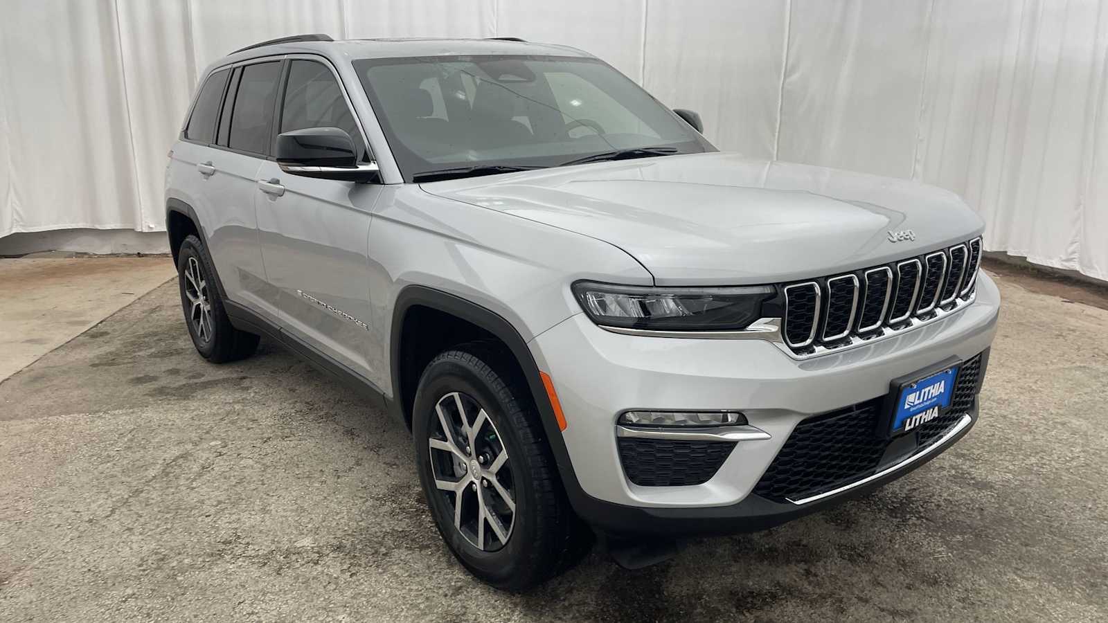 Thumbnail: 2025 Jeep Grand Cherokee - 39