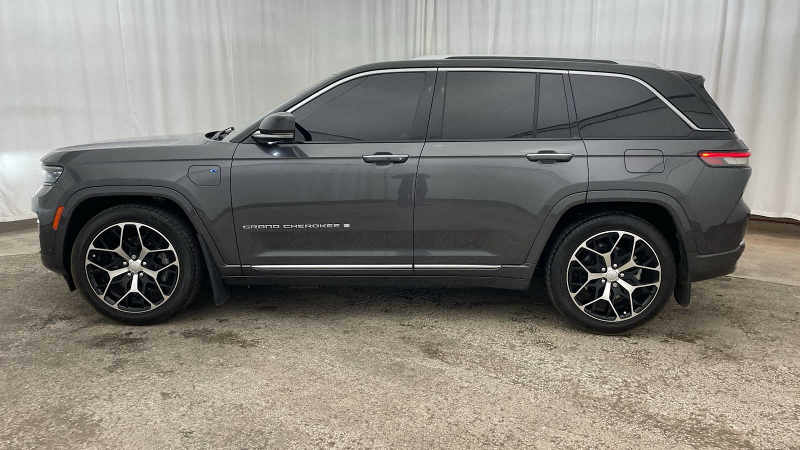 Thumbnail: 2023 Jeep Grand Cherokee - 34