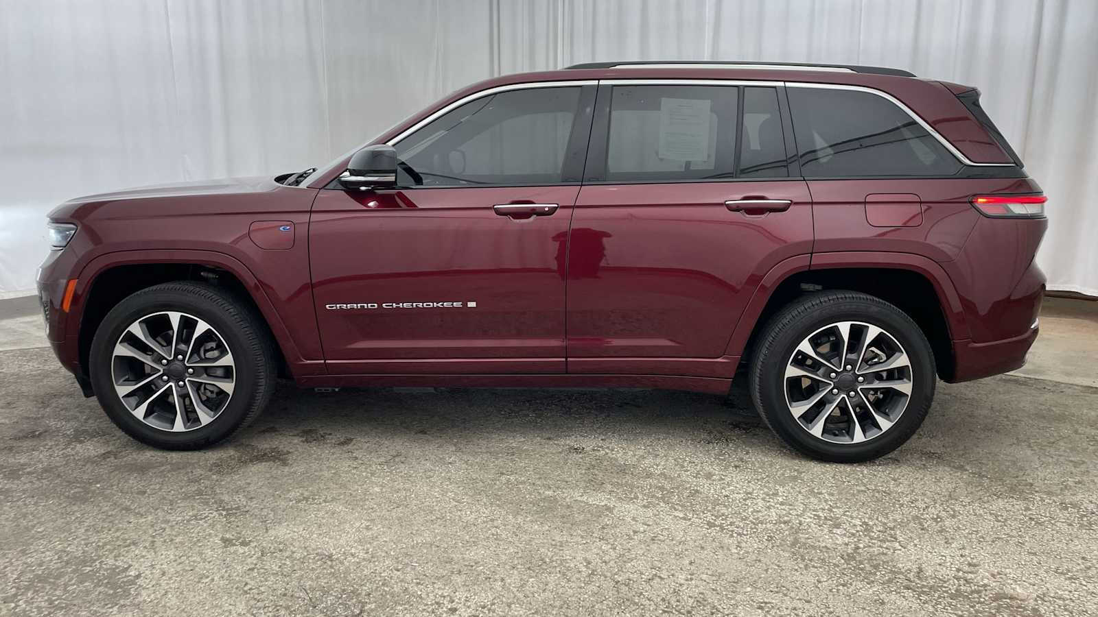 Thumbnail: 2023 Jeep Grand Cherokee - 34
