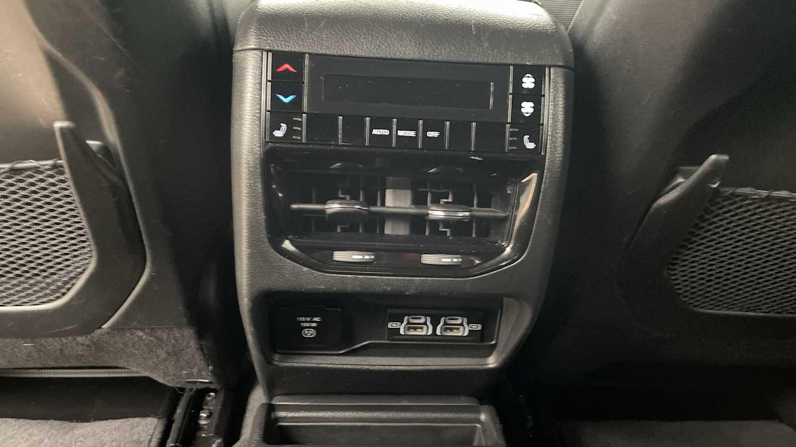 Thumbnail: 2023 Jeep Grand Cherokee - 28