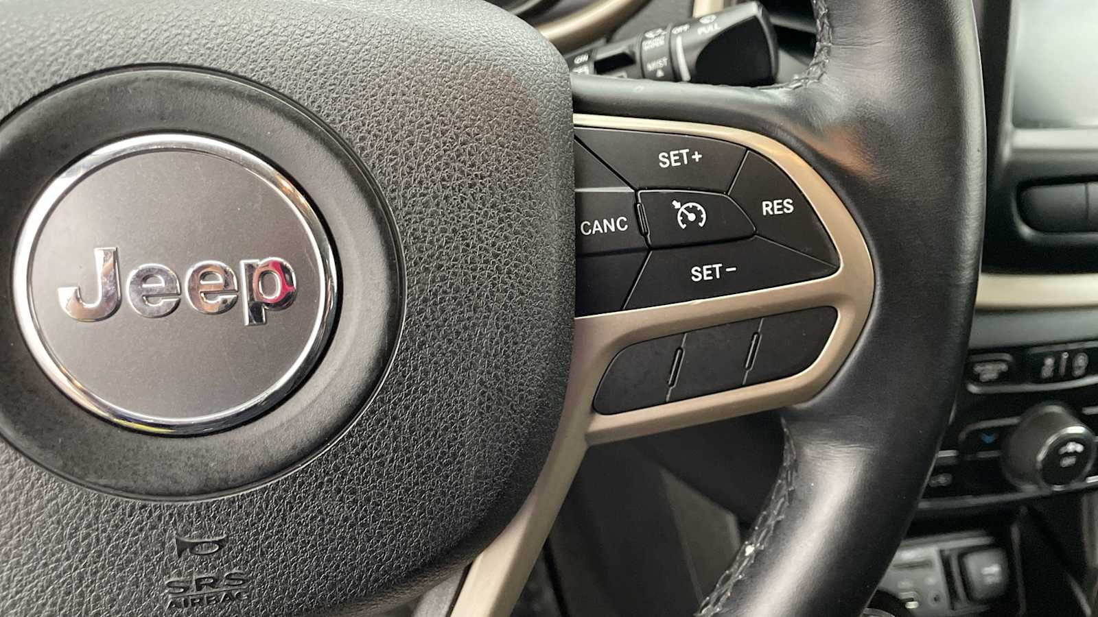 Thumbnail: 2017 Jeep Cherokee - 13
