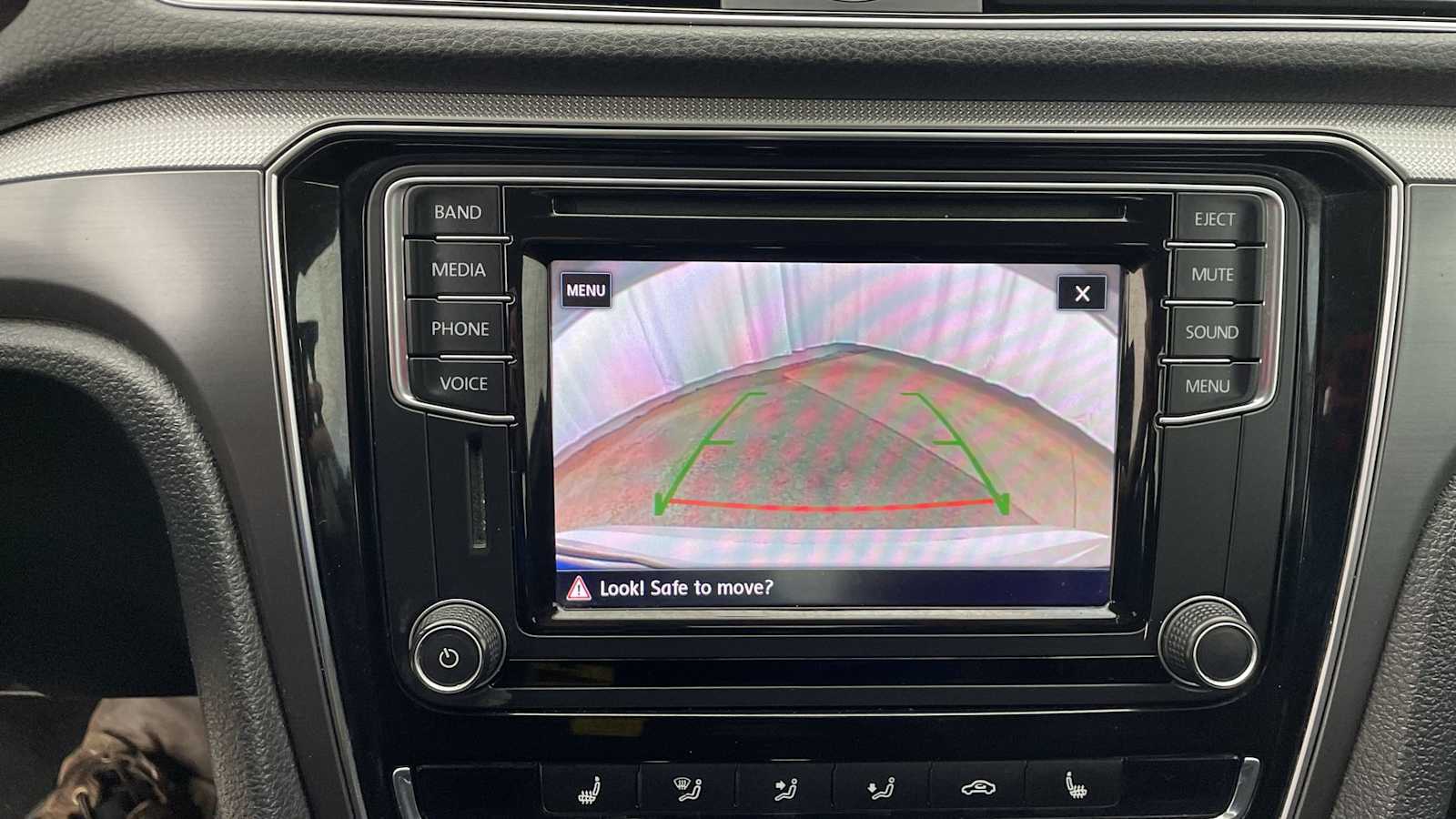 Thumbnail: 2017 Volkswagen Passat - 4