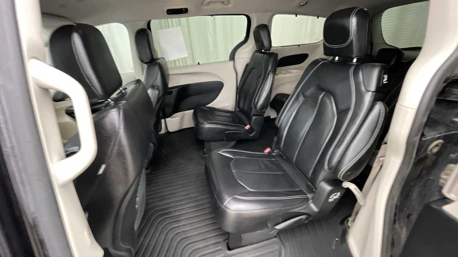 Thumbnail: 2022 Chrysler Pacifica - 8