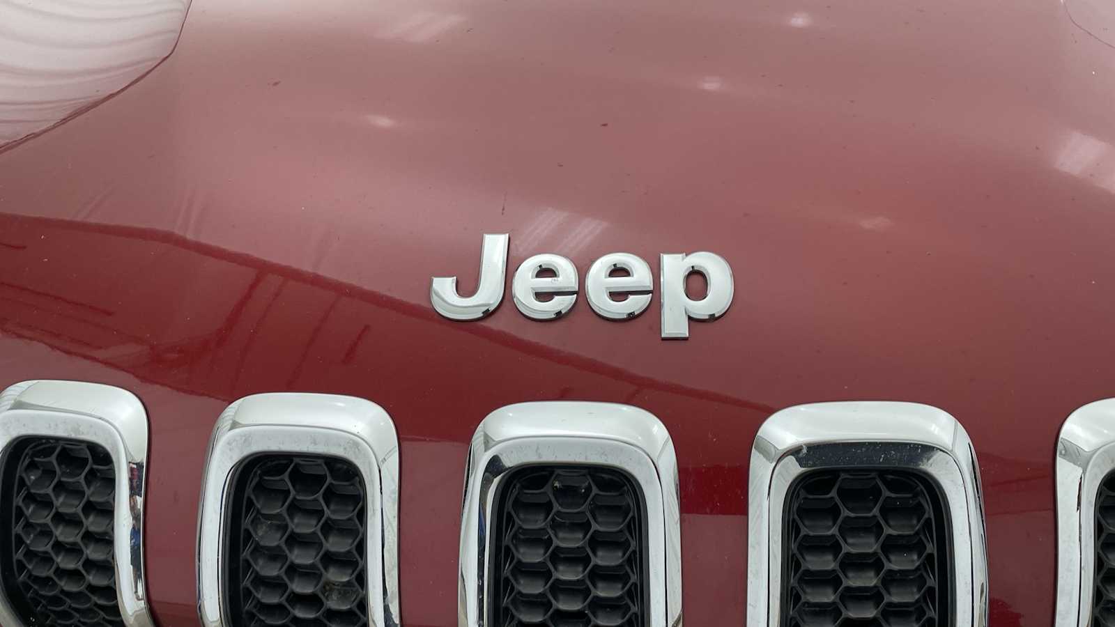 Thumbnail: 2017 Jeep Cherokee - 38