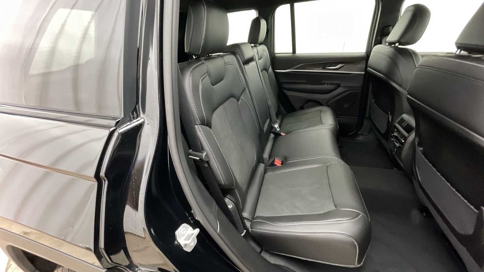 Thumbnail: 2026 Jeep Grand Cherokee - 11