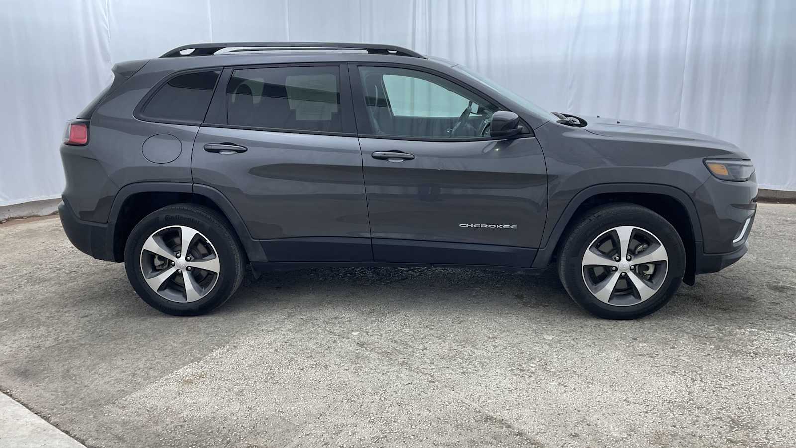 Thumbnail: 2022 Jeep Cherokee - 35