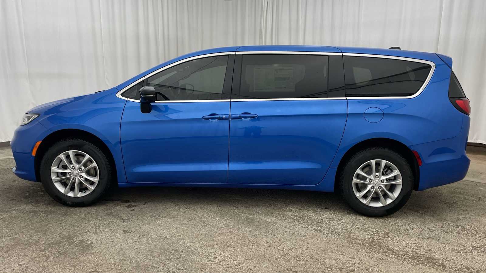 Thumbnail: 2026 Chrysler Pacifica - 33