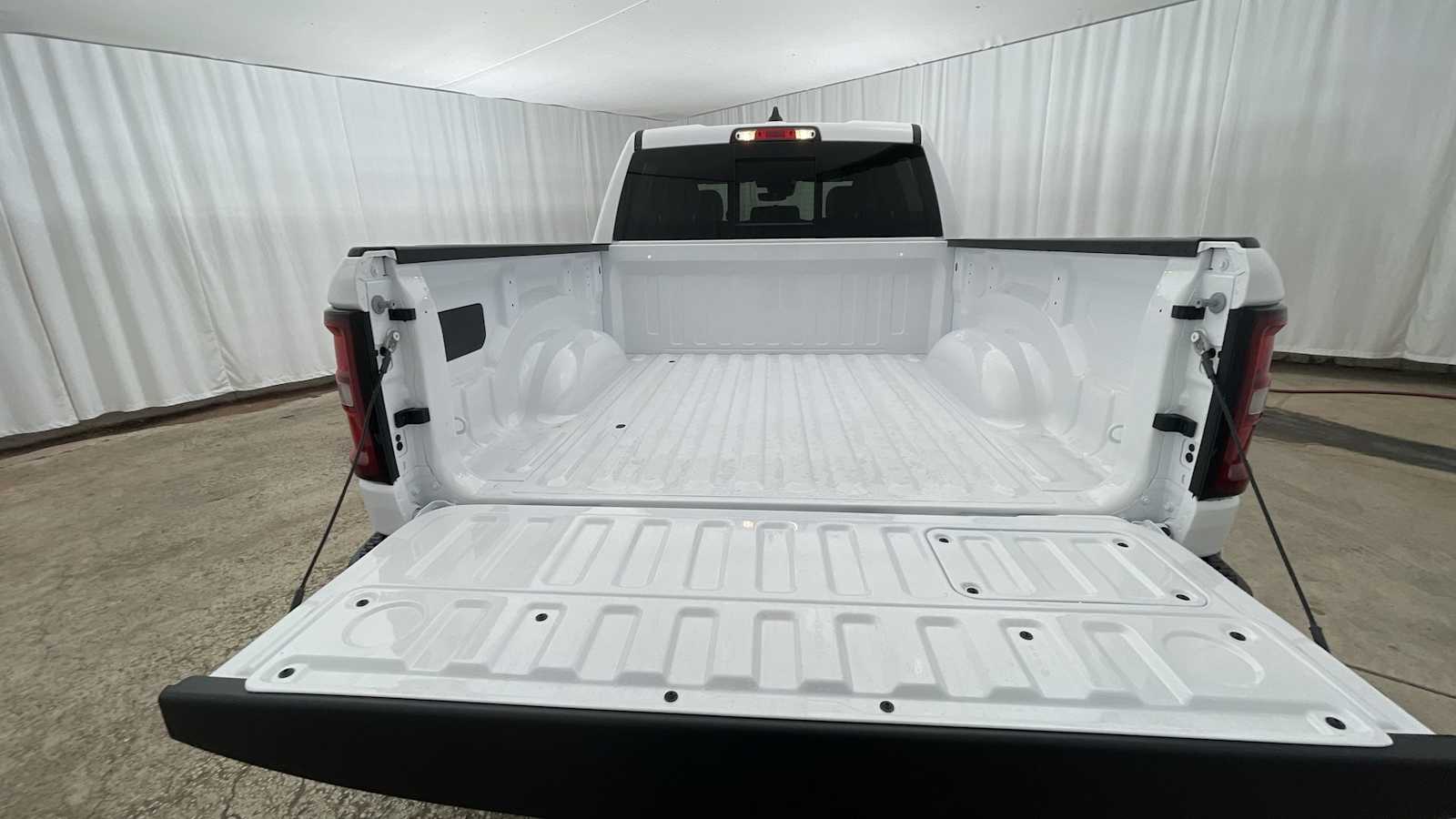 Thumbnail: 2026 RAM 1500 - 32