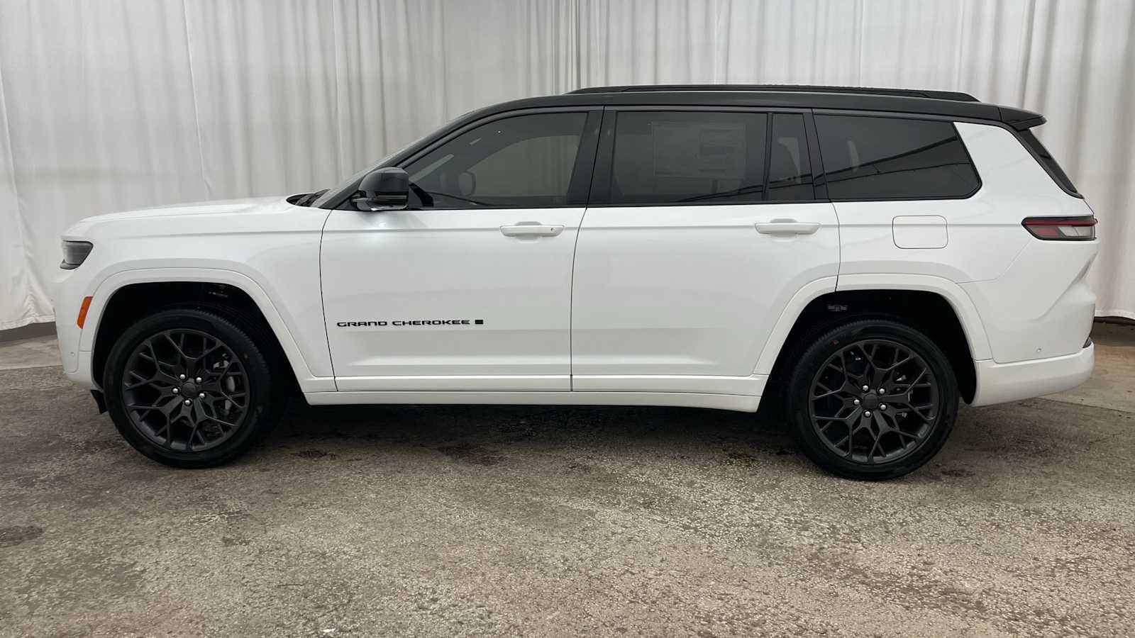 Thumbnail: 2026 Jeep Grand Cherokee L - 35