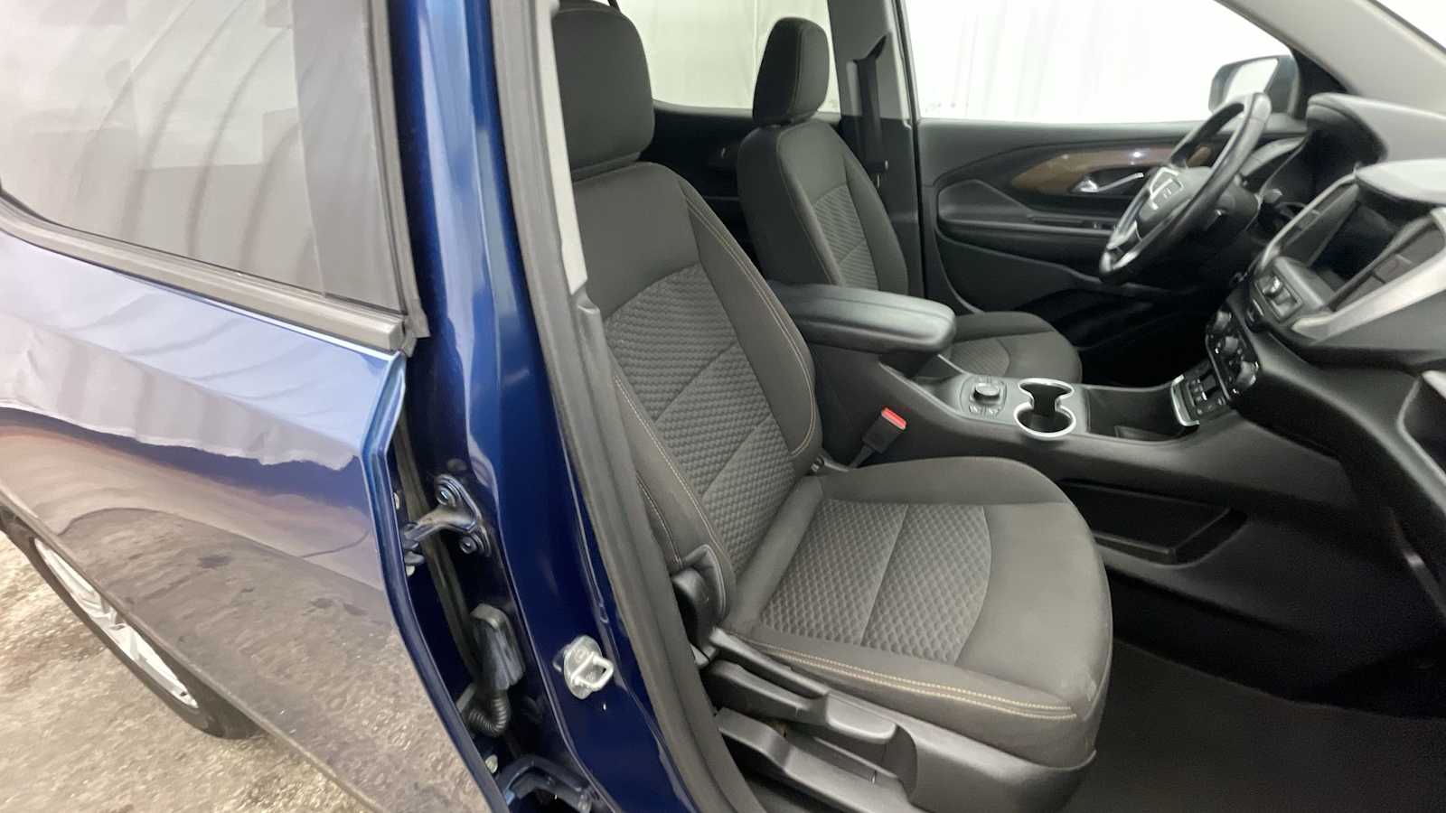 Thumbnail: 2020 GMC Terrain - 10