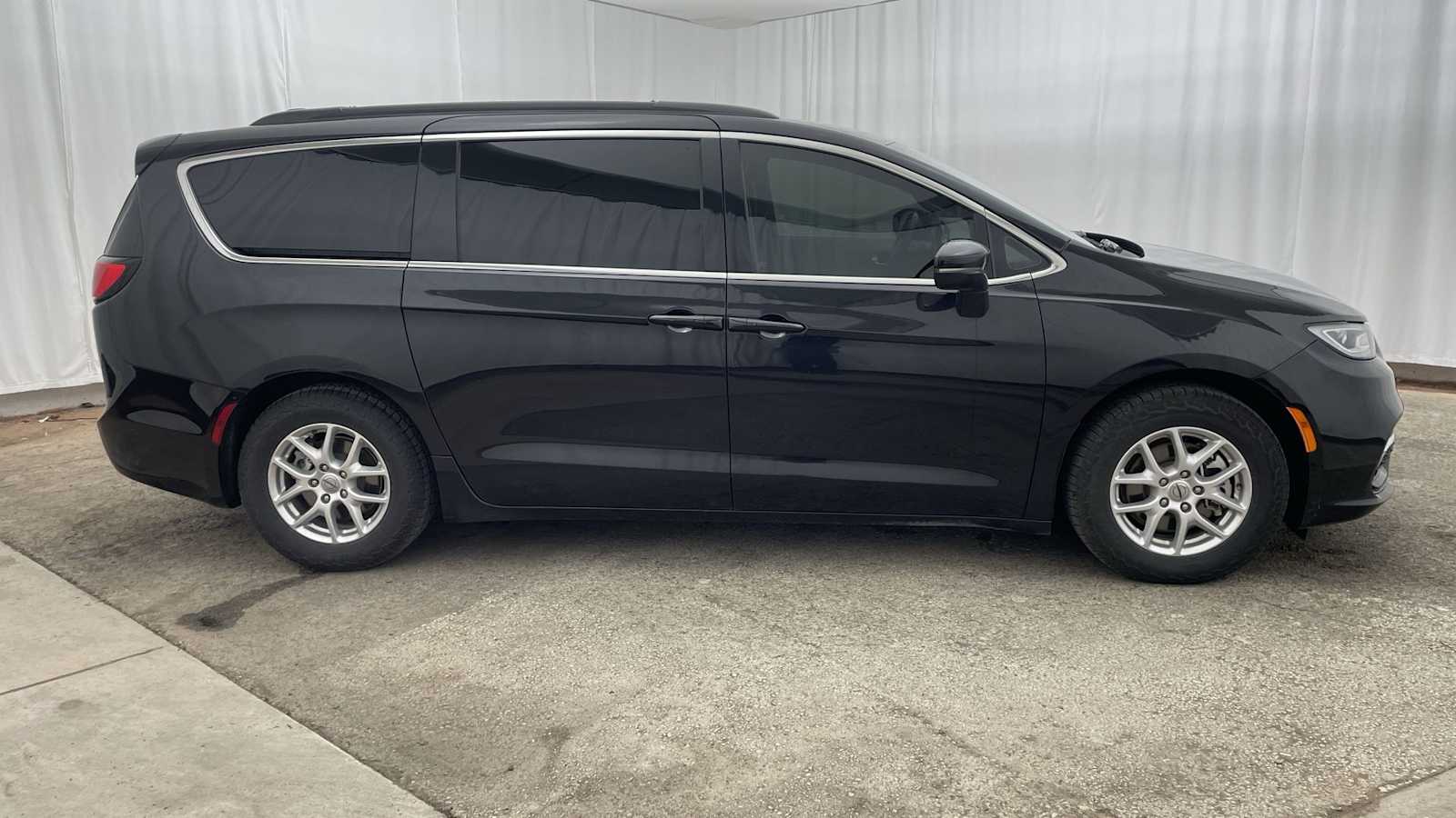 Thumbnail: 2022 Chrysler Pacifica - 35