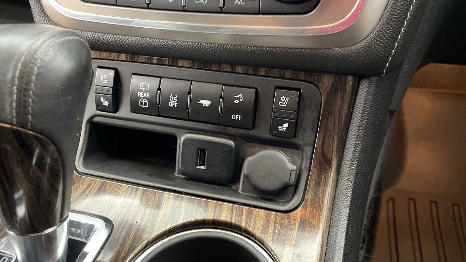 Thumbnail: 2015 GMC Acadia - 21