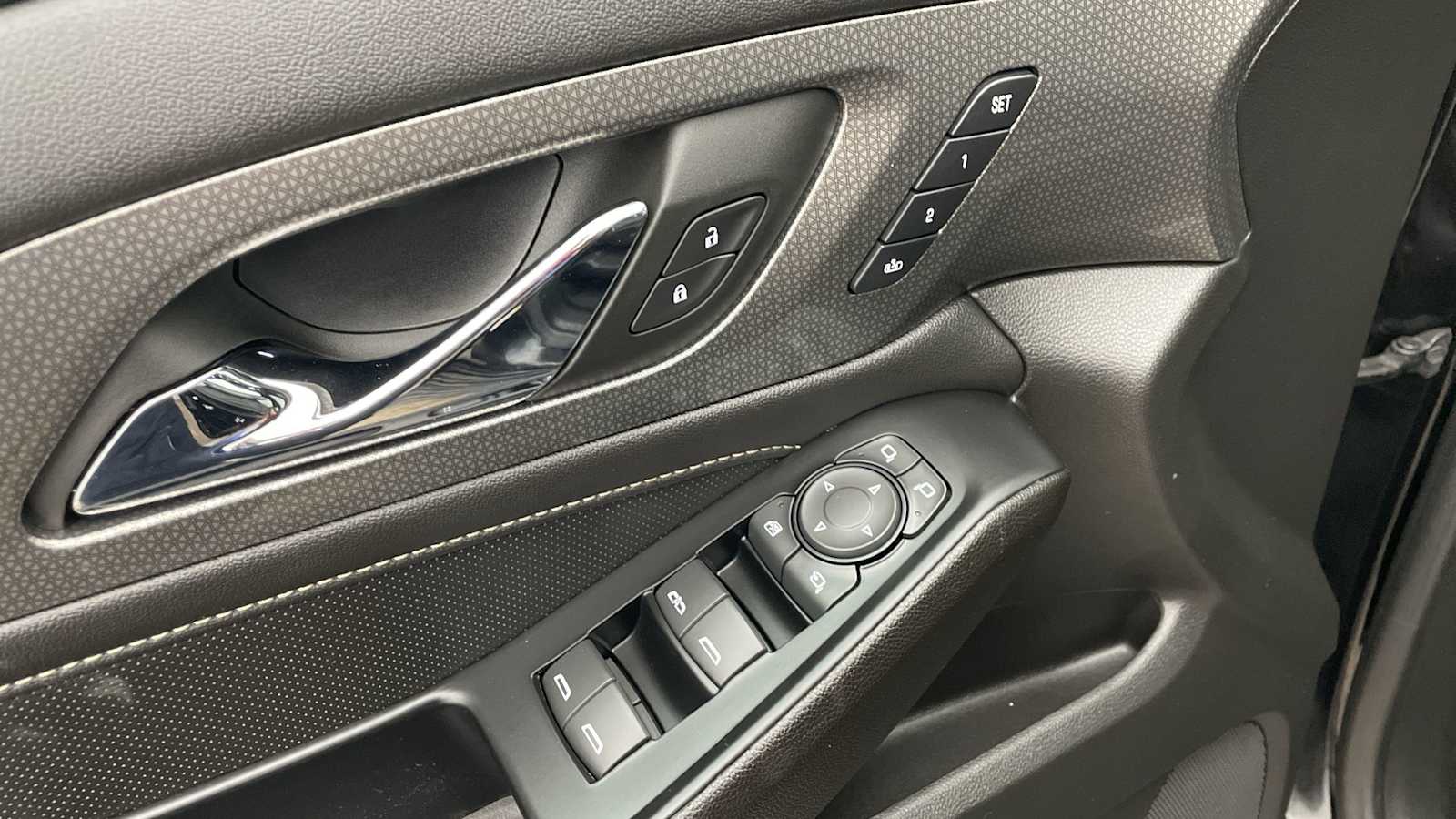 Thumbnail: 2023 Chevrolet Traverse - 7