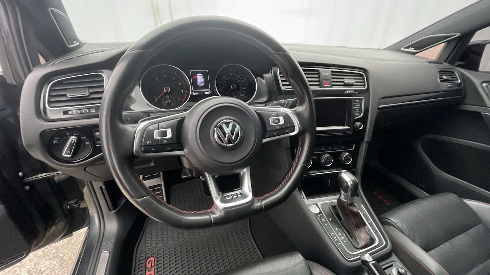 Thumbnail: 2015 Volkswagen Golf - 3