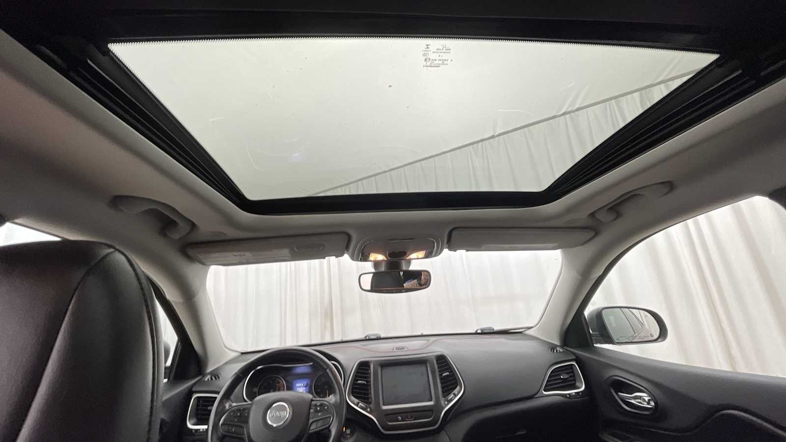 Thumbnail: 2020 Jeep Cherokee - 9