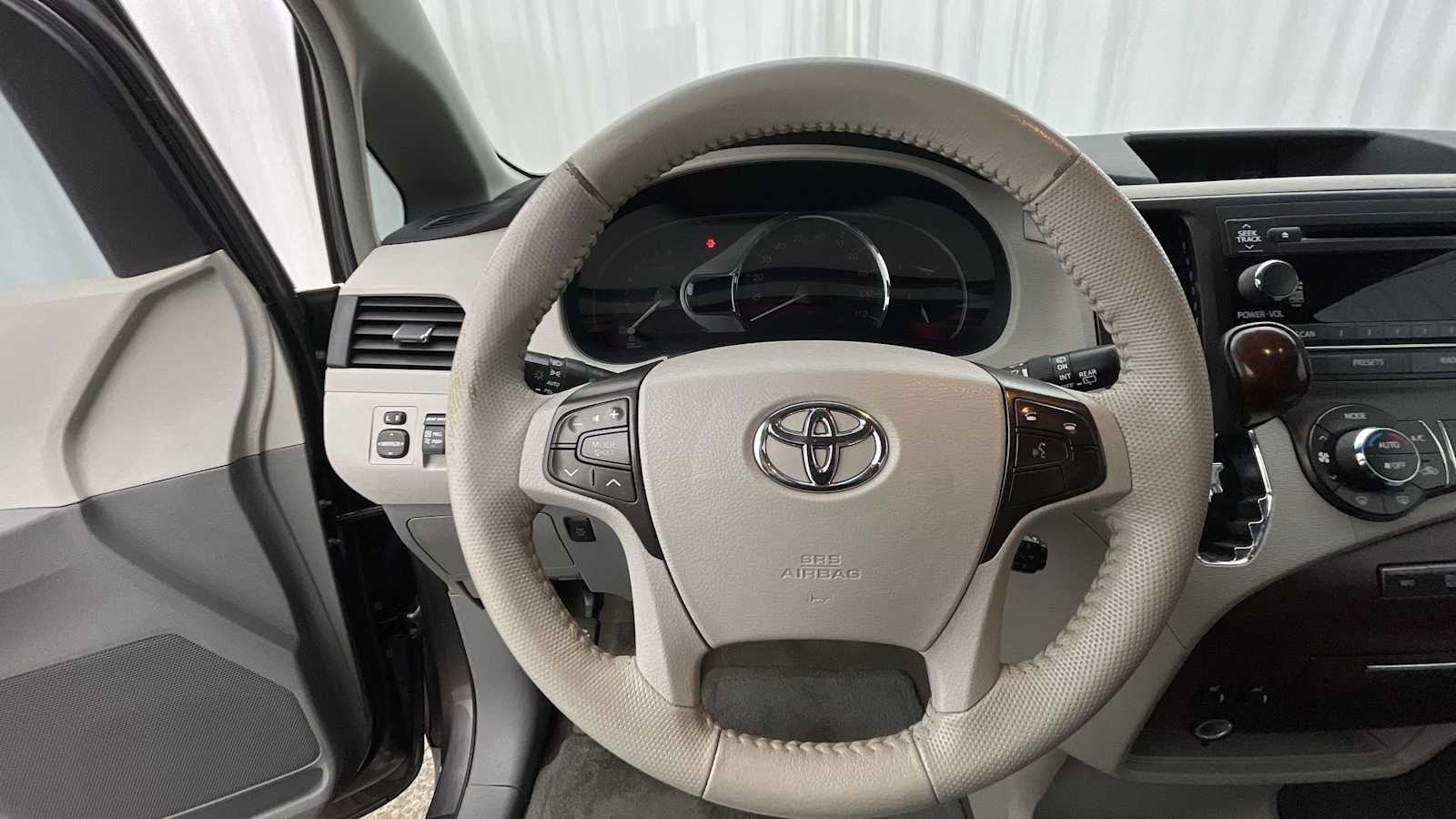 Thumbnail: 2013 Toyota Sienna - 13