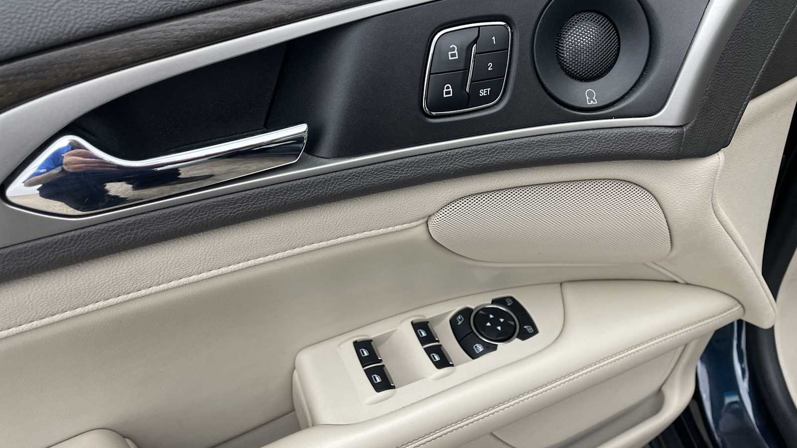 Thumbnail: 2020 Lincoln MKZ - 7
