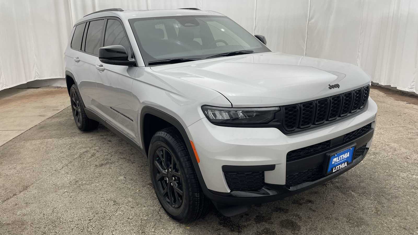 Thumbnail: 2025 Jeep Grand Cherokee - 37