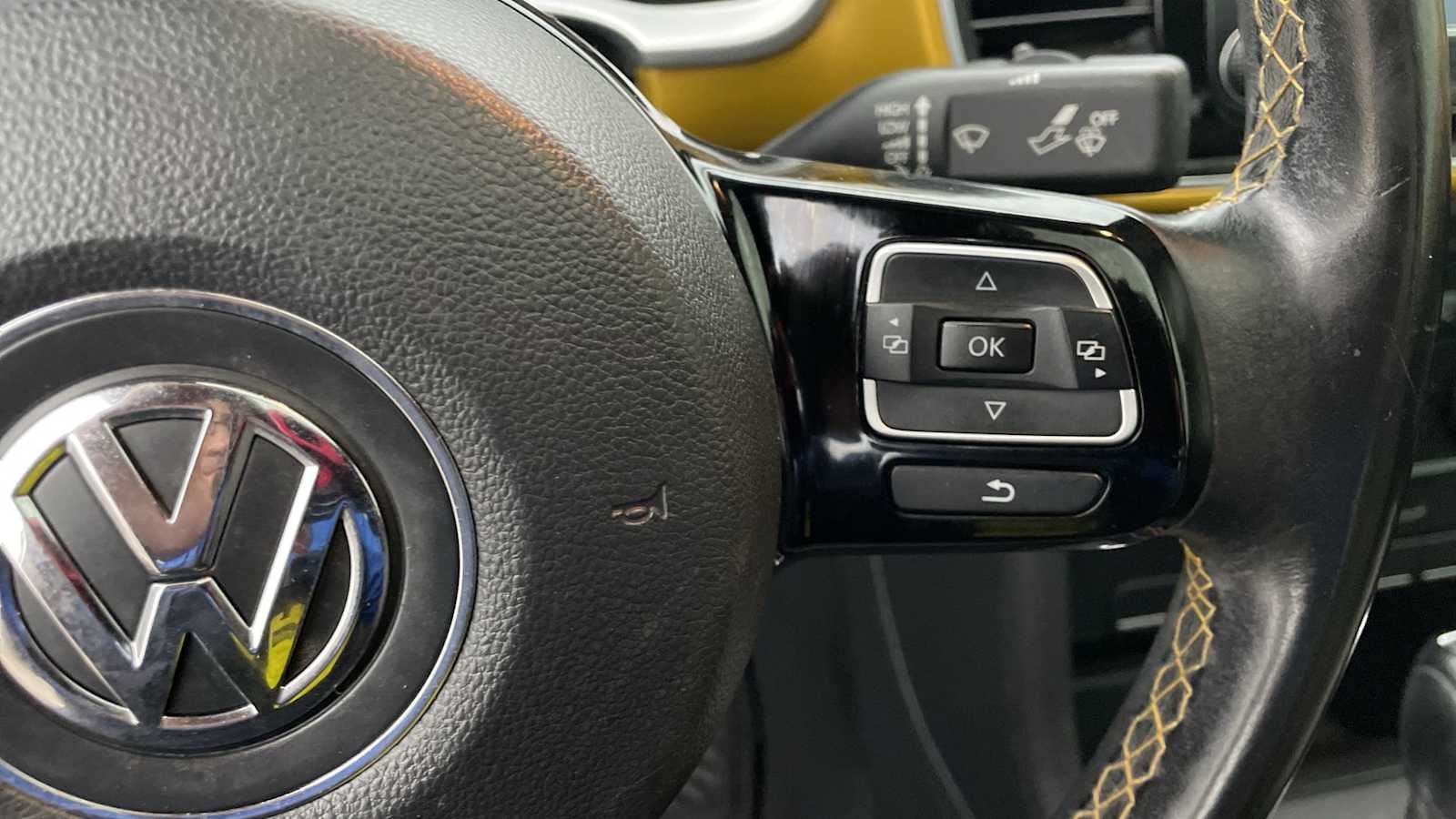 Thumbnail: 2016 Volkswagen Beetle - 14