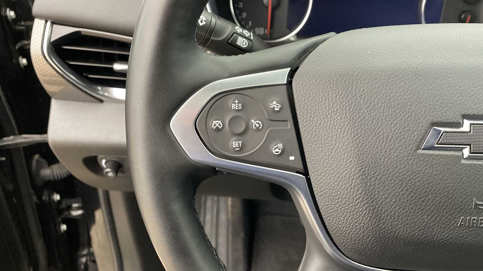 Thumbnail: 2023 Chevrolet Traverse - 16