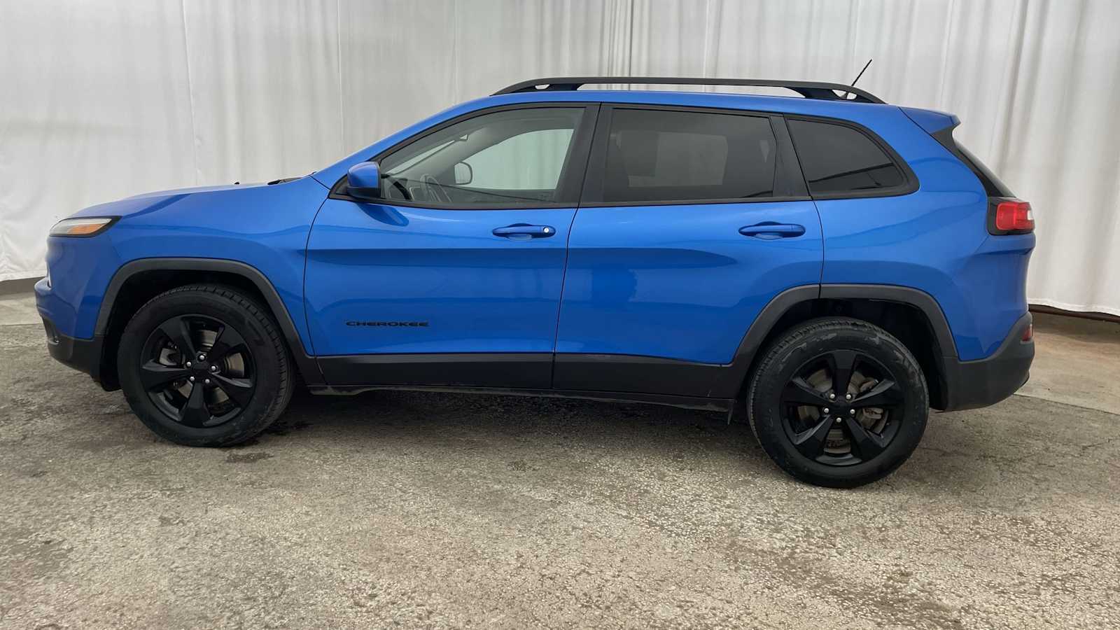 Thumbnail: 2018 Jeep Cherokee - 26