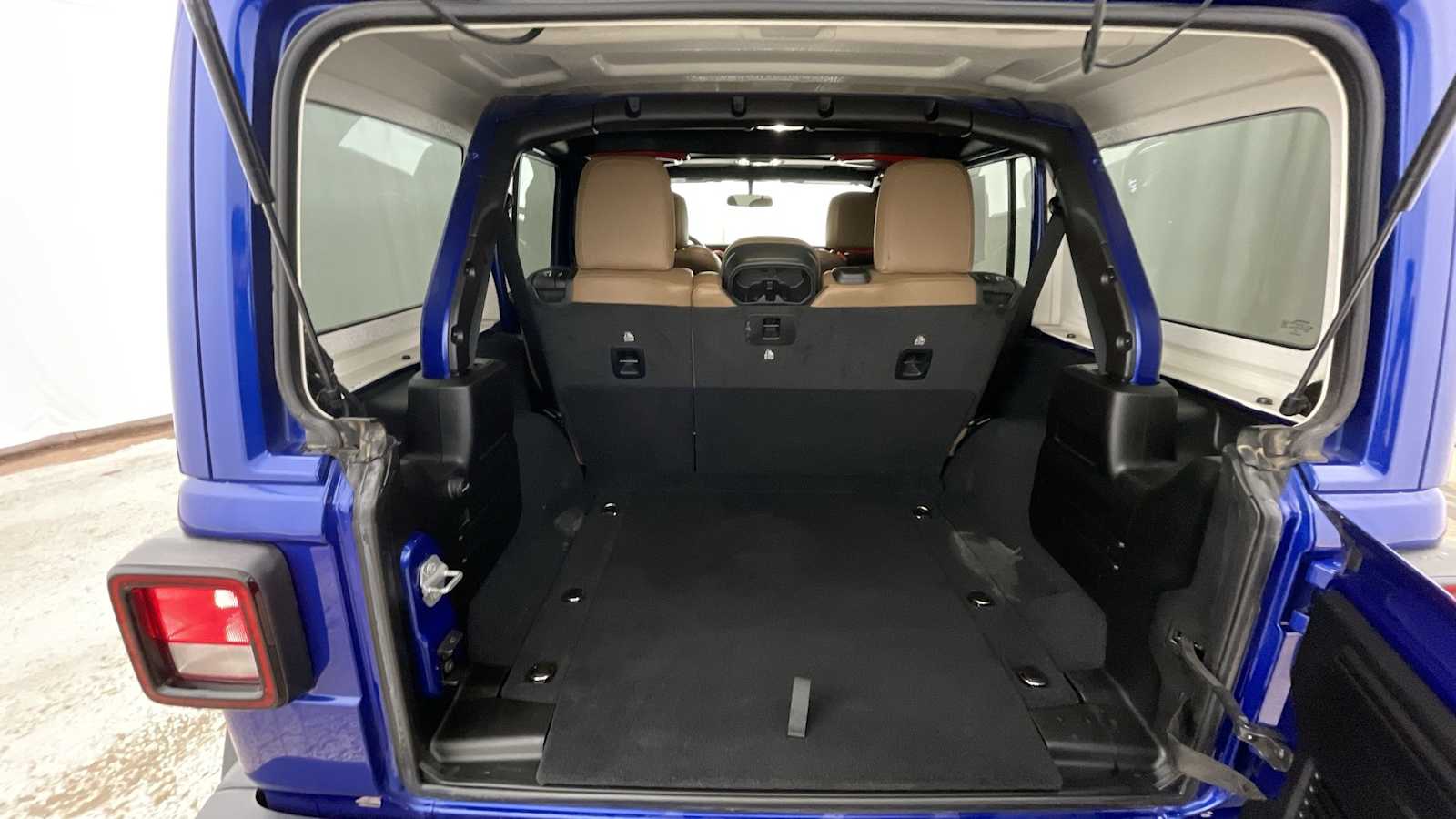 Thumbnail: 2020 Jeep Wrangler - 29