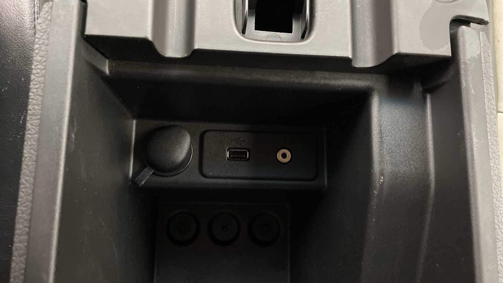 Thumbnail: 2008 Ford Explorer Sport Trac - 16