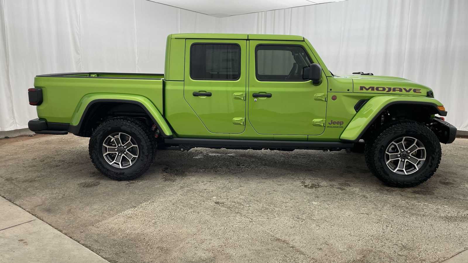 Thumbnail: 2025 Jeep Gladiator - 37