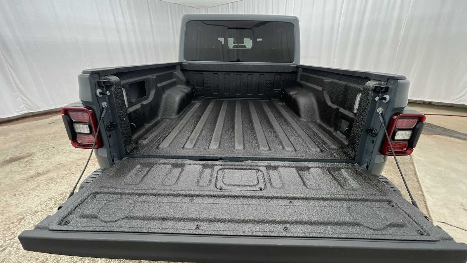 Thumbnail: 2025 Jeep Gladiator - 31